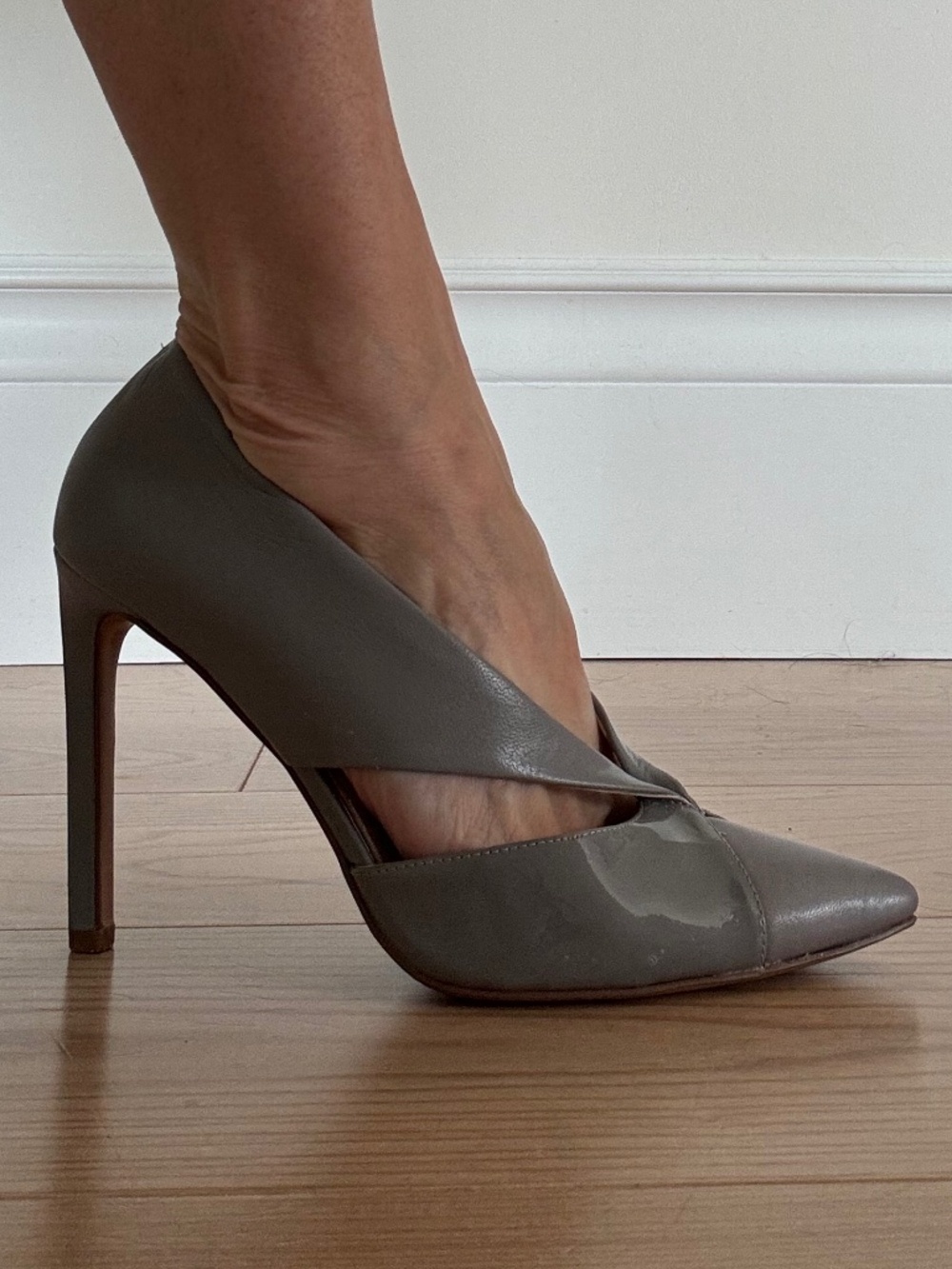 Nine West Grey Leather & Patent pointed tow pumps. Size 8M